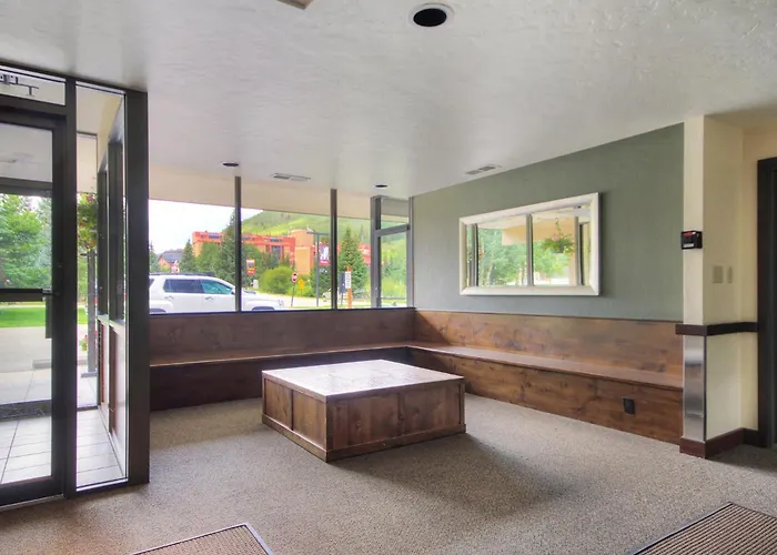 Sh404 Summit House *