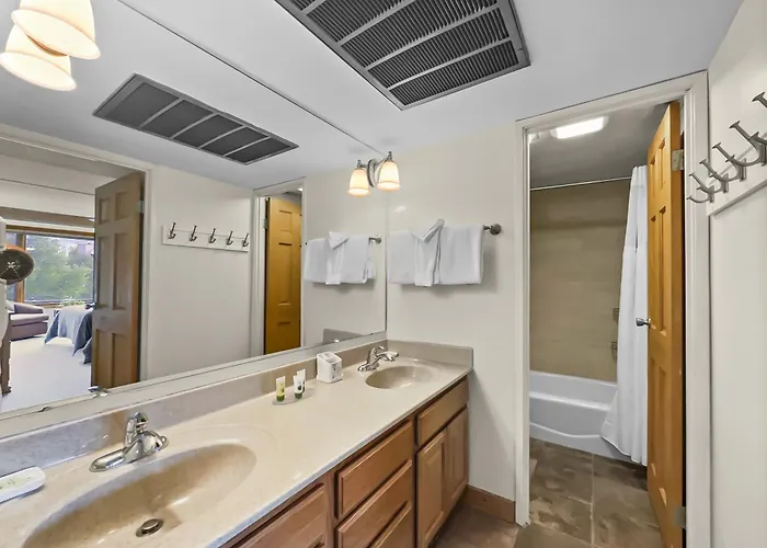 Sh404 Summit House *
